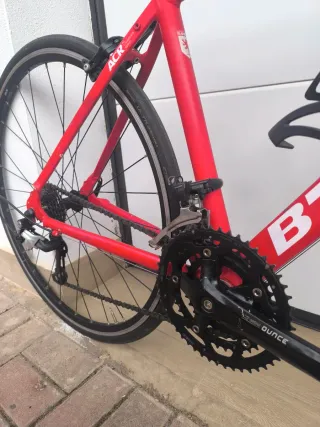 Bicicleta de carretera Btwin Roja