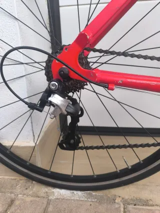 Bicicleta de carretera Btwin Roja