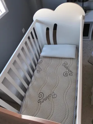 Cuna Micuna con colchón y protector