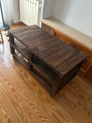 Mesa de centro de madera oscura