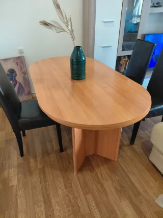 Mesa de comedor y 4 sillas