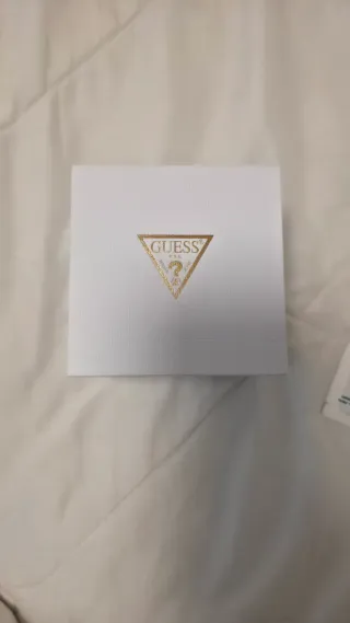 Reloj Guess Dorado Negro Tonneau Cristales