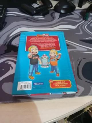 La máquina de los disfraces (MikelTube 2)