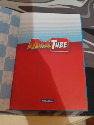 La máquina de los disfraces (MikelTube 2)