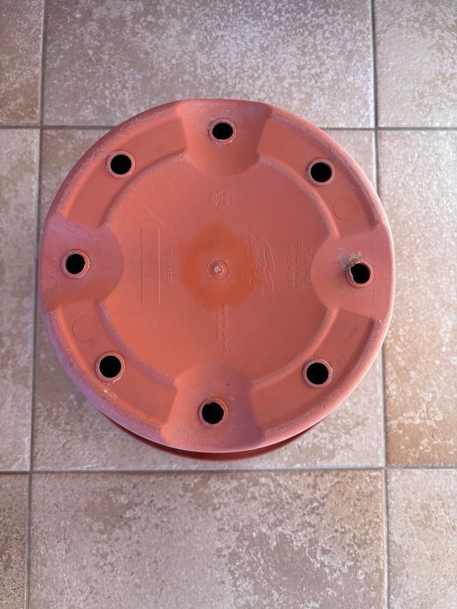 Testos de plàstic color terracota