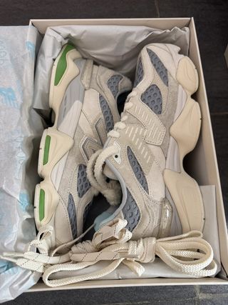 New Balance 9060 Beige/Gris Talla 45