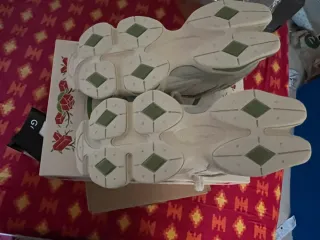 New Balance 9060 Beige/Verde Talla 44