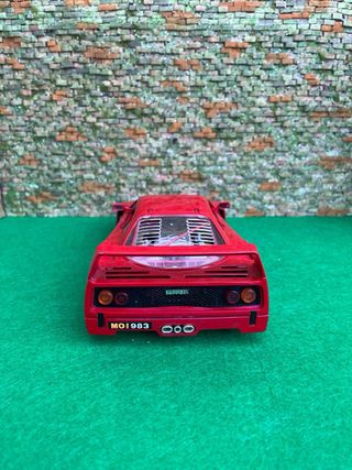 Ferrari F40 (1987) – Burago – Escala 1:18