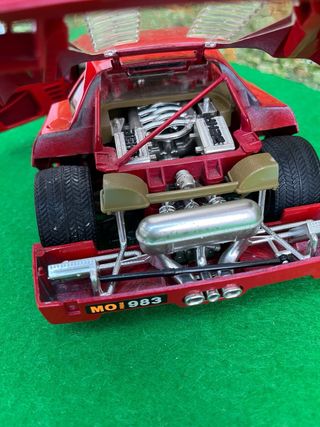 Ferrari F40 (1987) – Burago – Escala 1:18