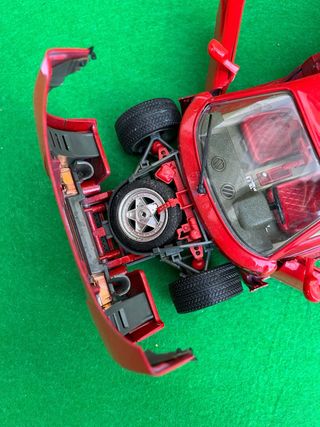Ferrari F40 (1987) – Burago – Escala 1:18