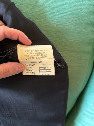 Pantalón de cuero negro