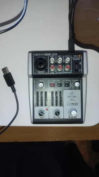 Behringer Xenyx 302USB Mezclador