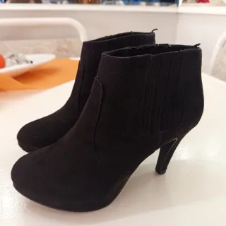 Botines ante tacón negros