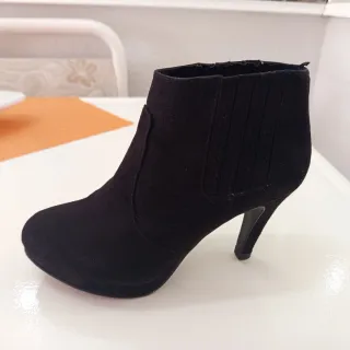 Botines ante tacón negros