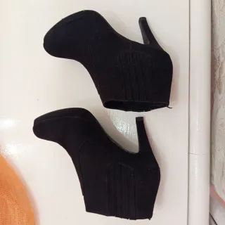 Botines ante tacón negros