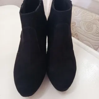 Botines ante tacón negros