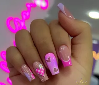 Uñas Cáceres una empresa estacionada en Cáceres.