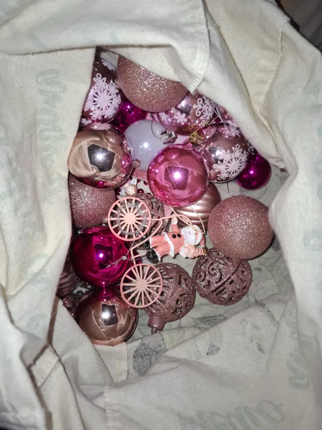 Adornos árbol Navidad rosas y fusia