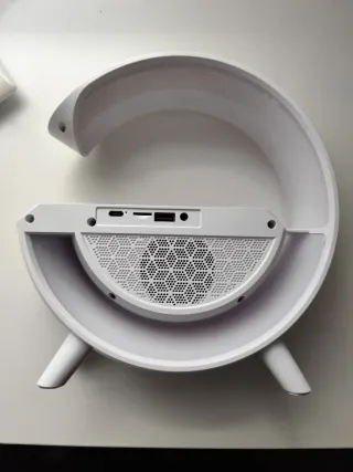 Lampara con luces LED, despertador y cargador