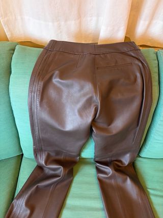 Pantalón de cuero marrón