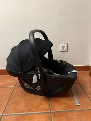 Maxi-Cosi Pebble 360 + Base Isofix