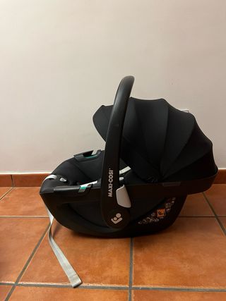 Maxi-Cosi Pebble 360 + Base Isofix