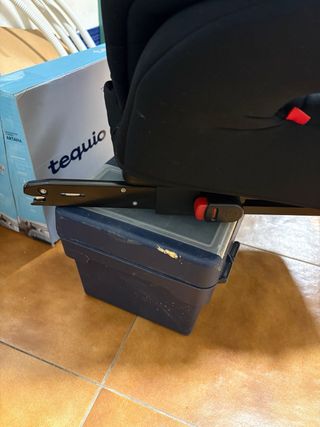 ESTUPENDA SILLA ISOFIX- BEBÉ  PARA COCHE.