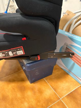ESTUPENDA SILLA ISOFIX- BEBÉ  PARA COCHE.