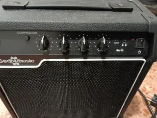 Amplificador Gear4music 15W Guitarra/Bajo