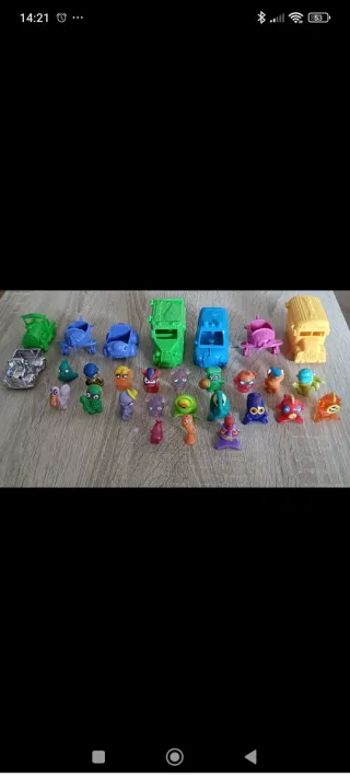 Lote de muñecos pequeños