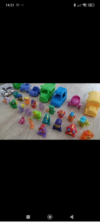 Lote de muñecos pequeños