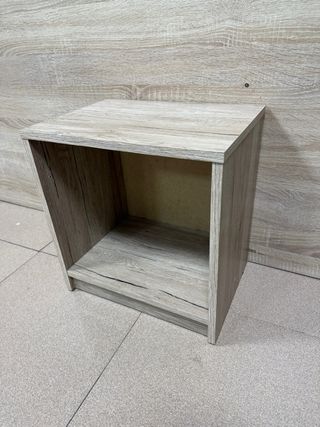 Mesita de noche de madera
