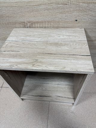 Mesita de noche de madera
