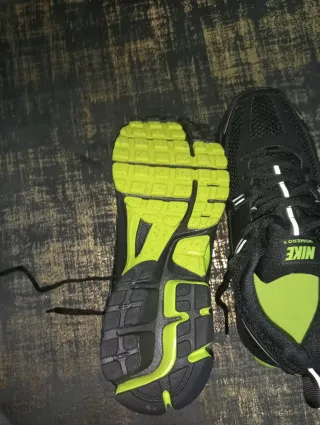 Zapatillas Nike Negras y Verdes