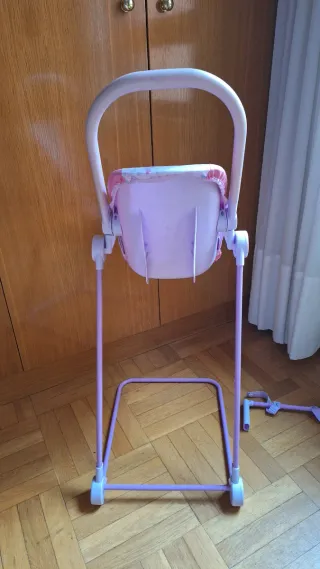 Trona de juguete rosa y blanca