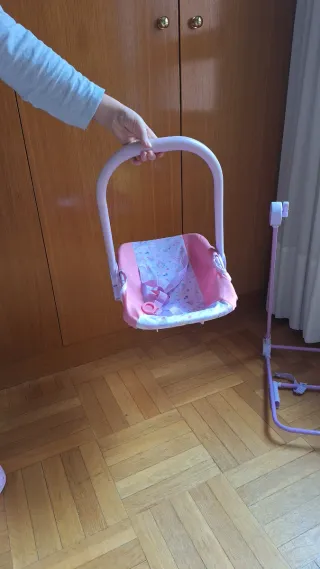 Trona de juguete rosa y blanca