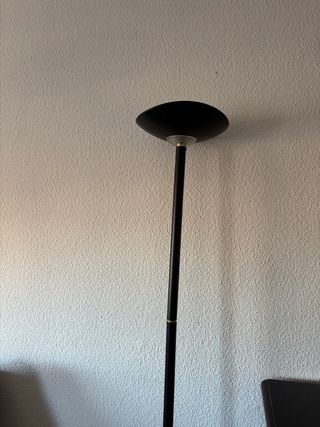 Lámpara de pie negra metal y plástico