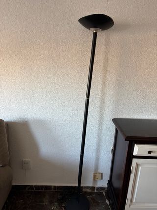 Lámpara de pie negra metal y plástico