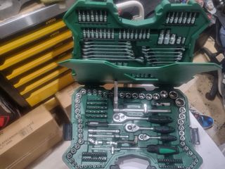 Maletín de herramientas Mannesmann 215 pzs