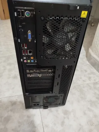 Torre PC Gaming Lenovo Intel i7 Negra/Roja