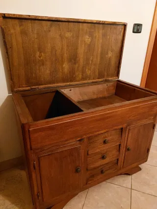 Madia in legno con cassetti e ante