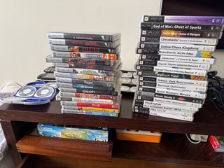 2 PSP, 20 juegos, 15 películas, estuches