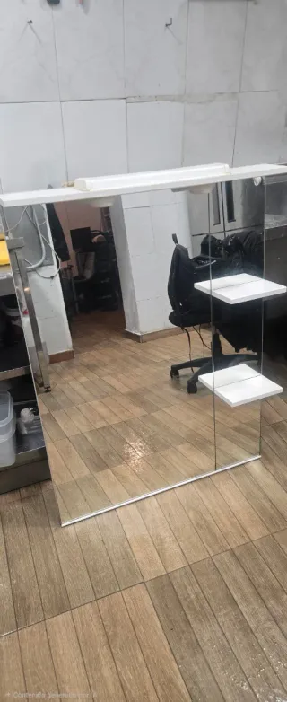 Espejo de baño con estantes