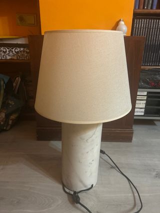 Lámpara de mesa Maison du Monde de mármol macizo