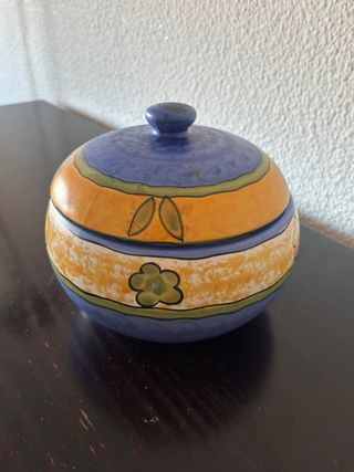 Jarrón de cerámica decorado