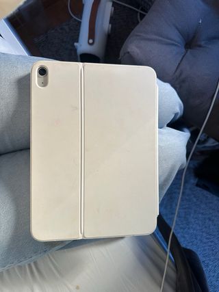 iPad Plateado con Teclado Apple