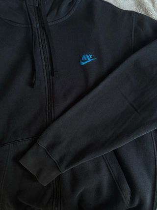 Chaqueta deportiva Nike negra