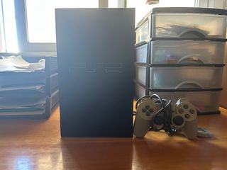 PlayStation 2 (PS2) Negra + 2 mandos