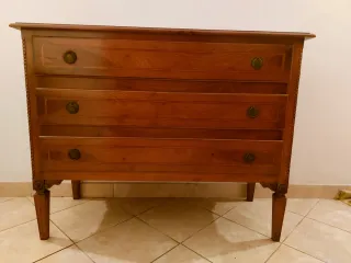 Cassettiera in noce artigianale