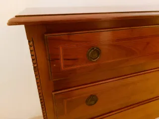 Cassettiera in noce artigianale